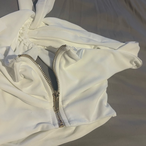 WHITE BARDOT HALTER NECK CUT OUT CROP TOP - Picture 10 of 10